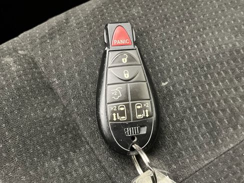 Used 2012 Dodge Grand Caravan SXT image 19