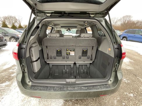 Used 2020 Toyota Sienna XLE w/ XLE Navigation Package image 27