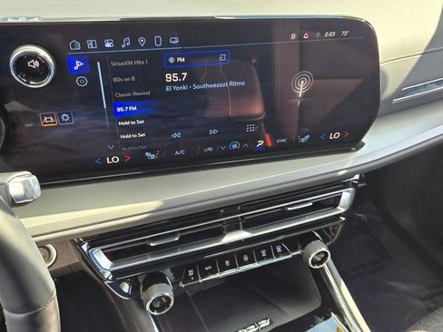 Used 2025 Chevrolet Traverse LT image 19