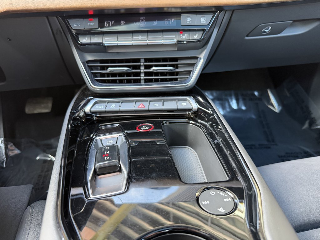 Used 2022 Audi e-tron GT Premium Plus AWD/4WD image 28