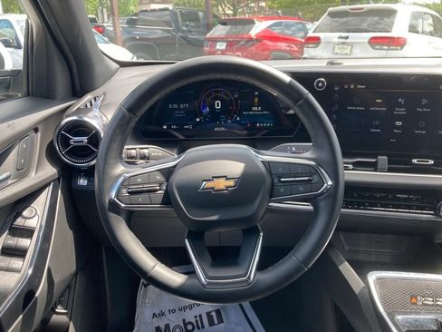 New 2025 Chevrolet Equinox LT w/ Convenience Package II AWD/4WD image 6