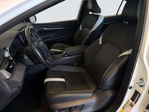 Used 2025 Toyota Camry SE FWD image 28
