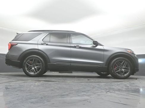Used 2025 Ford Explorer ST image 40