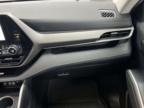Used 2023 Toyota Highlander XLE AWD/4WD image 20