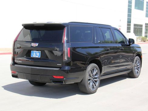 Used 2023 Cadillac Escalade ESV Sport Platinum AWD/4WD image 5