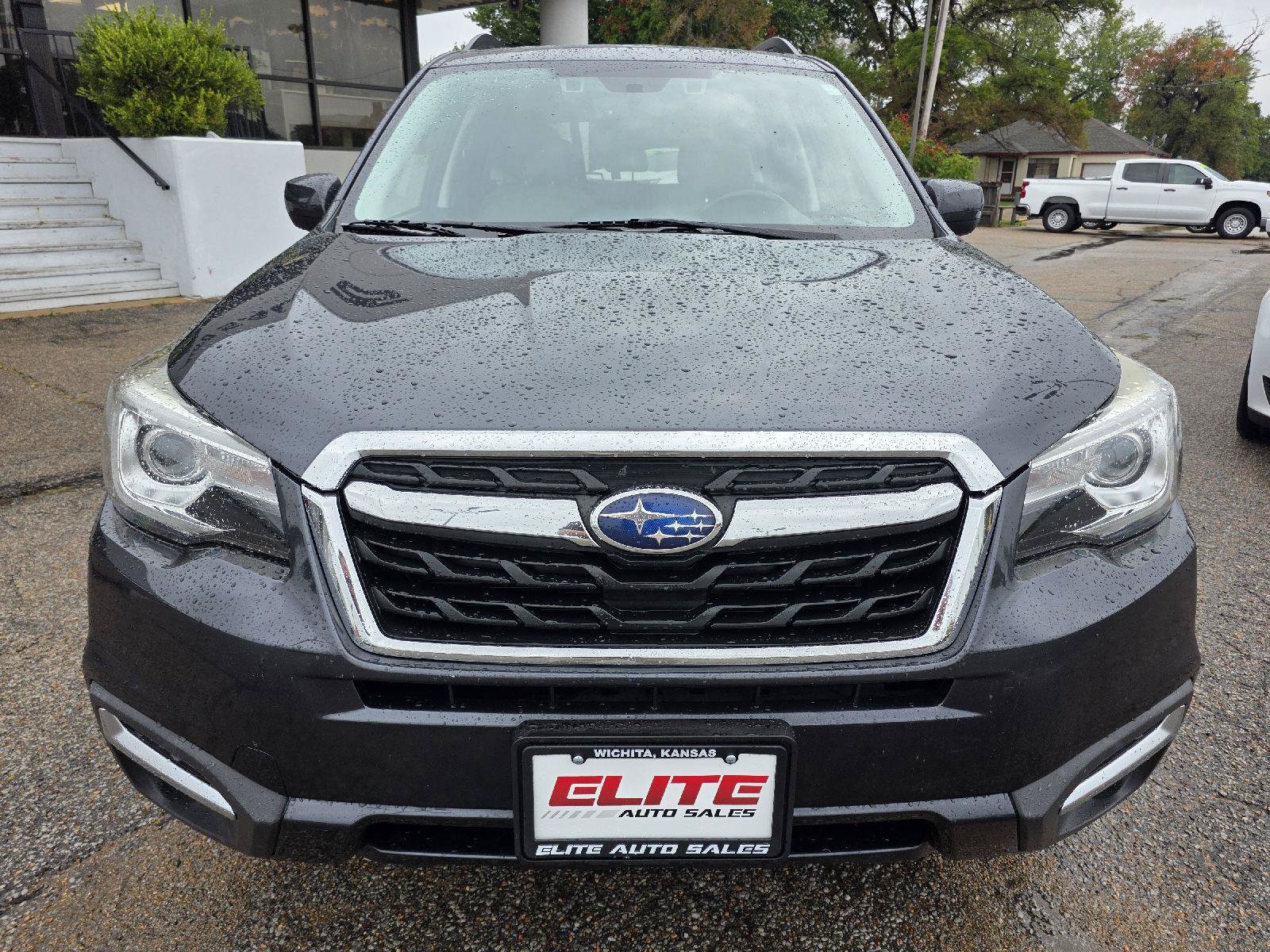 Used 2017 Subaru Forester 2.5i Limited AWD/4WD image 2