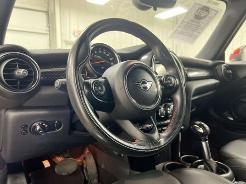 Used 2019 MINI Cooper S w/ Signature Upholstery Package FWD image 10