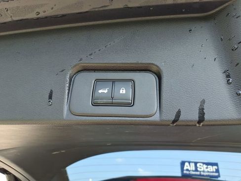 Used 2025 Nissan Rogue SV FWD image 12