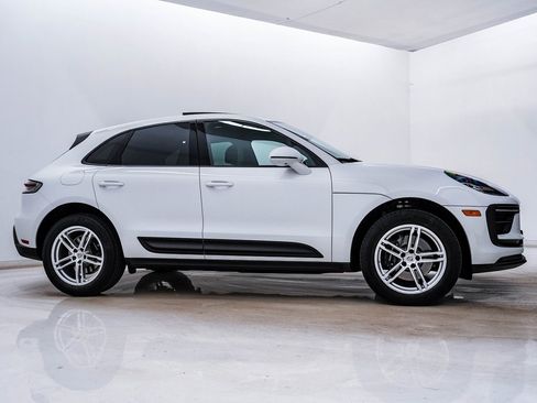 Certified 2025 Porsche Macan image 9