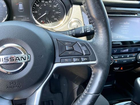 Used 2017 Nissan Rogue SL FWD image 23