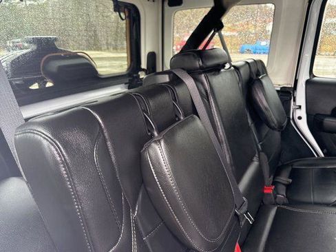 Used 2022 Jeep Wrangler Unlimited Sahara w/ Cold Weather Group AWD/4WD image 31