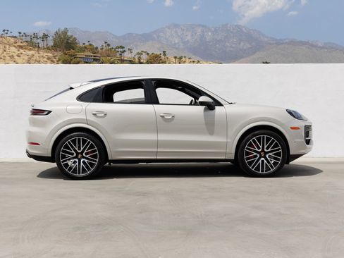 Certified 2025 Porsche Cayenne S AWD/4WD image 8