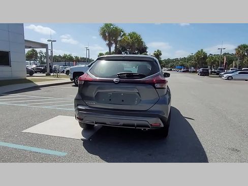 New 2025 Nissan Kicks Play S image 28