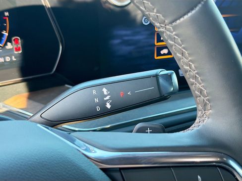 Used 2025 Chevrolet Suburban High Country image 31