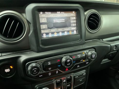 Used 2023 Jeep Wrangler Unlimited Sport AWD/4WD image 2