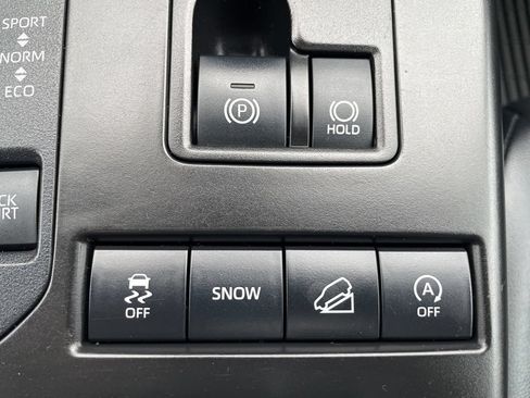 Used 2021 Toyota Highlander XLE AWD/4WD image 25