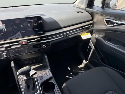 New 2026 Kia Sportage LX FWD image 11