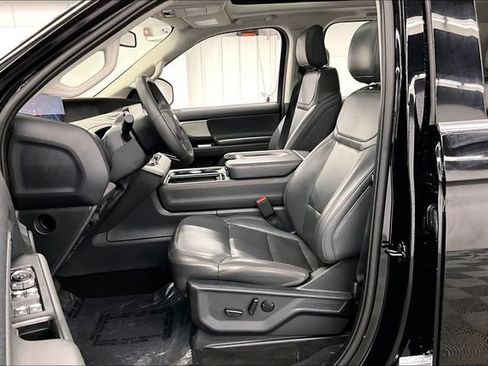 Used 2025 Ford Expedition Max Active AWD/4WD image 25