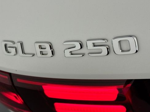 New 2026 Mercedes-Benz GLB 250 image 8