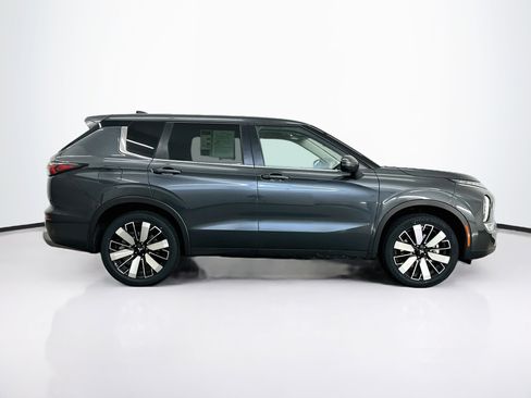 Used 2025 Mitsubishi Outlander SE AWD/4WD image 10