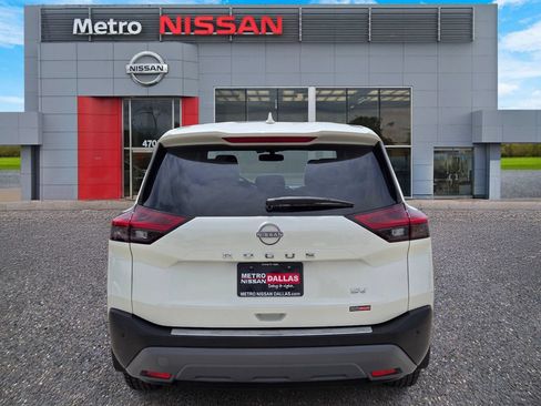 Certified 2023 Nissan Rogue SV FWD image 5
