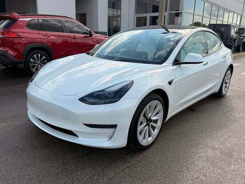 Used 2023 Tesla Model 3 Standard Range image 4