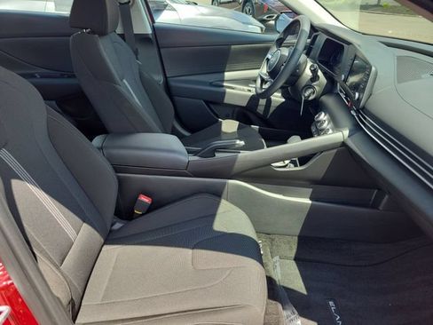 Certified 2025 Hyundai Elantra SE FWD image 29