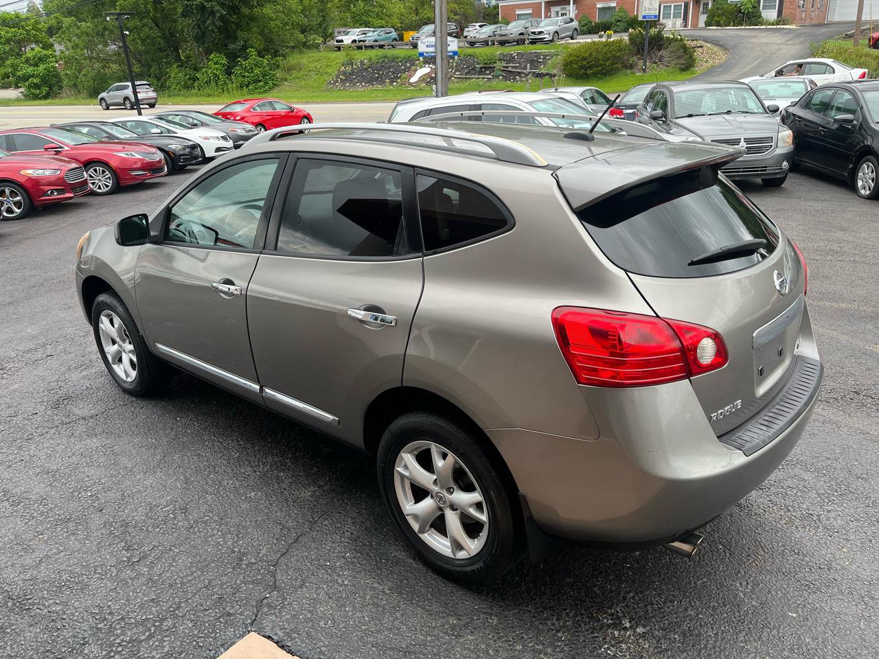 Used 2011 Nissan Rogue SV AWD/4WD image 8
