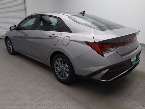 Used 2025 Hyundai Elantra Hybrid FWD image 5