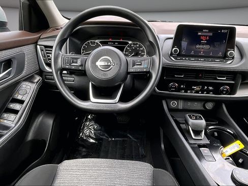 Used 2023 Nissan Rogue SV image 8