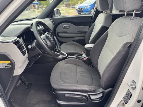 Used 2015 Kia Soul FWD image 16
