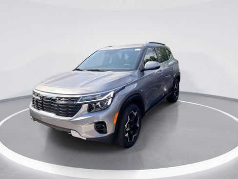 Used 2025 Kia Seltos EX w/ EX Sunroof Package AWD/4WD image 3