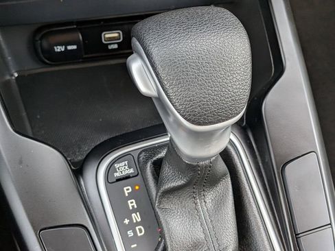 Used 2025 Kia Soul LX FWD image 17