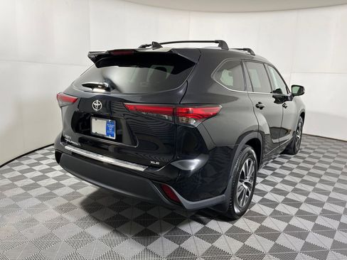 Used 2022 Toyota Highlander XLE image 7