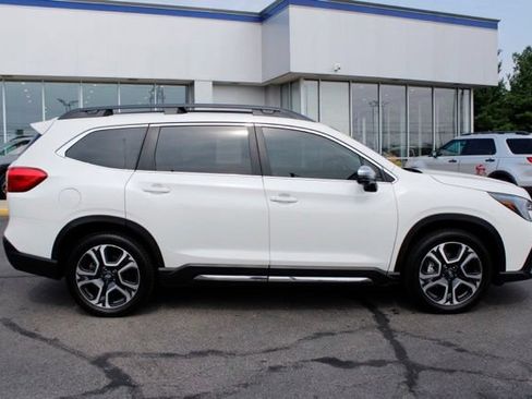 Used 2023 Subaru Ascent Limited w/ Technology Package AWD/4WD image 2