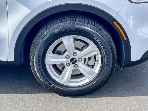 Used 2023 Kia Sorento LX image 9