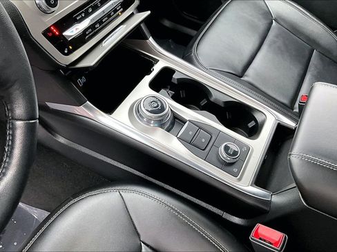 Certified 2022 Ford Explorer XLT w/ Equipment Group 202A image 16