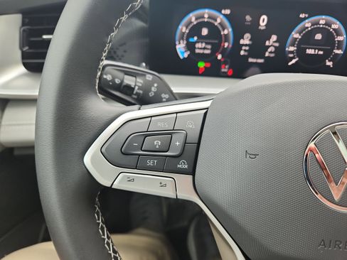 New 2026 Volkswagen Tiguan SE image 19