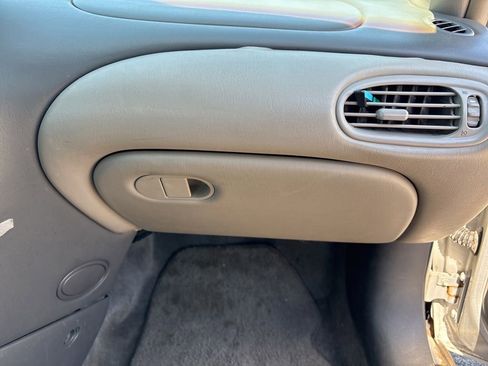 Used 2003 Oldsmobile Alero GL FWD image 17