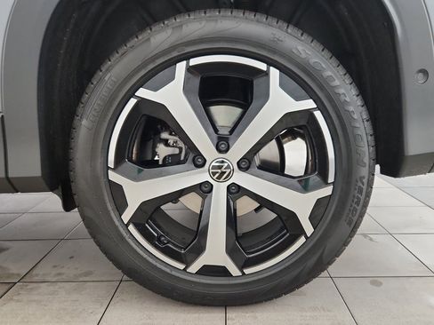 New 2025 Volkswagen Tiguan SE image 36