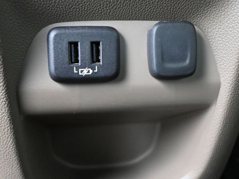 Used 2019 GMC Canyon SLE w/ SLE Convenience Package image 16