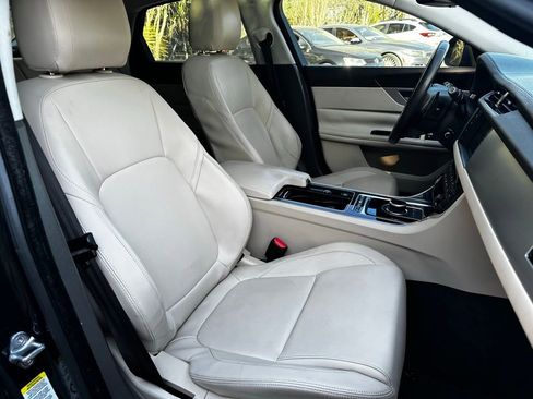 Used 2017 Jaguar XF Premium image 36