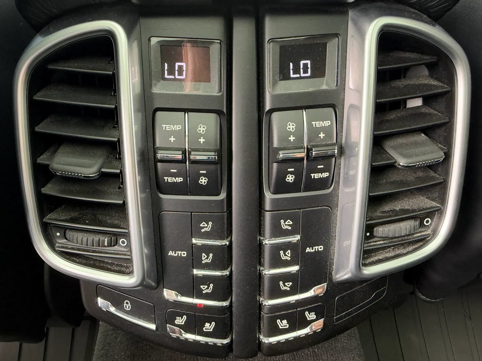 Used 2017 Porsche Cayenne AWD/4WD image 22