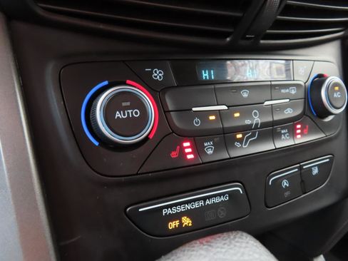 Used 2019 Ford Escape SE image 27