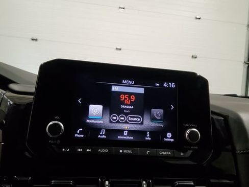 Used 2025 Nissan Pathfinder SV FWD image 23