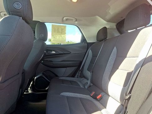 Used 2023 Chevrolet TrailBlazer LT w/ Convenience Package FWD image 9