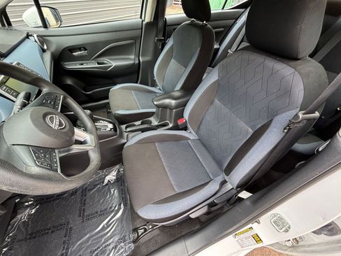 Used 2025 Nissan Versa SV FWD image 31