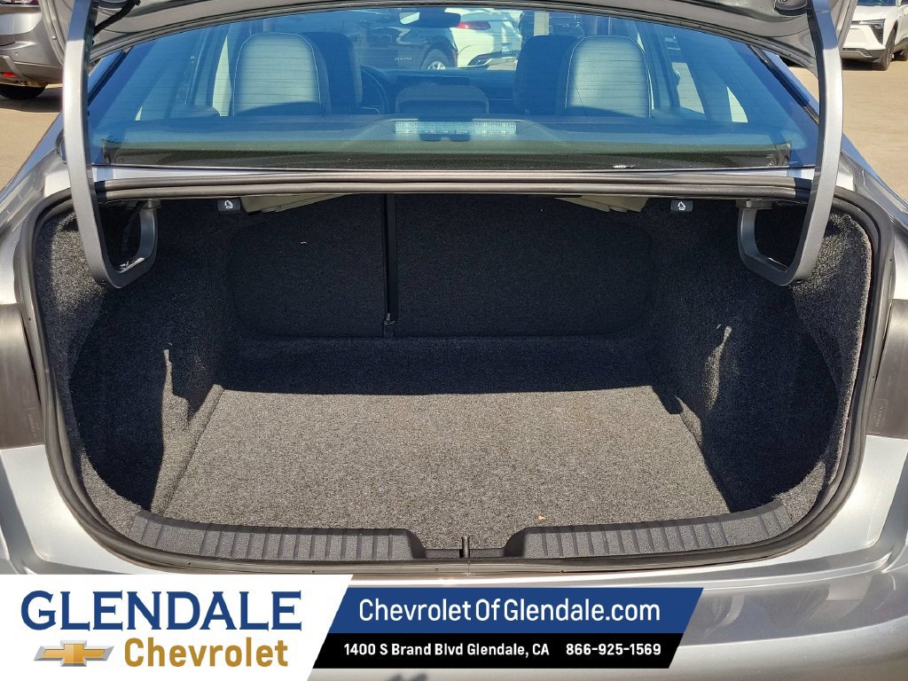 Used 2025 Volkswagen Jetta SE FWD image 12