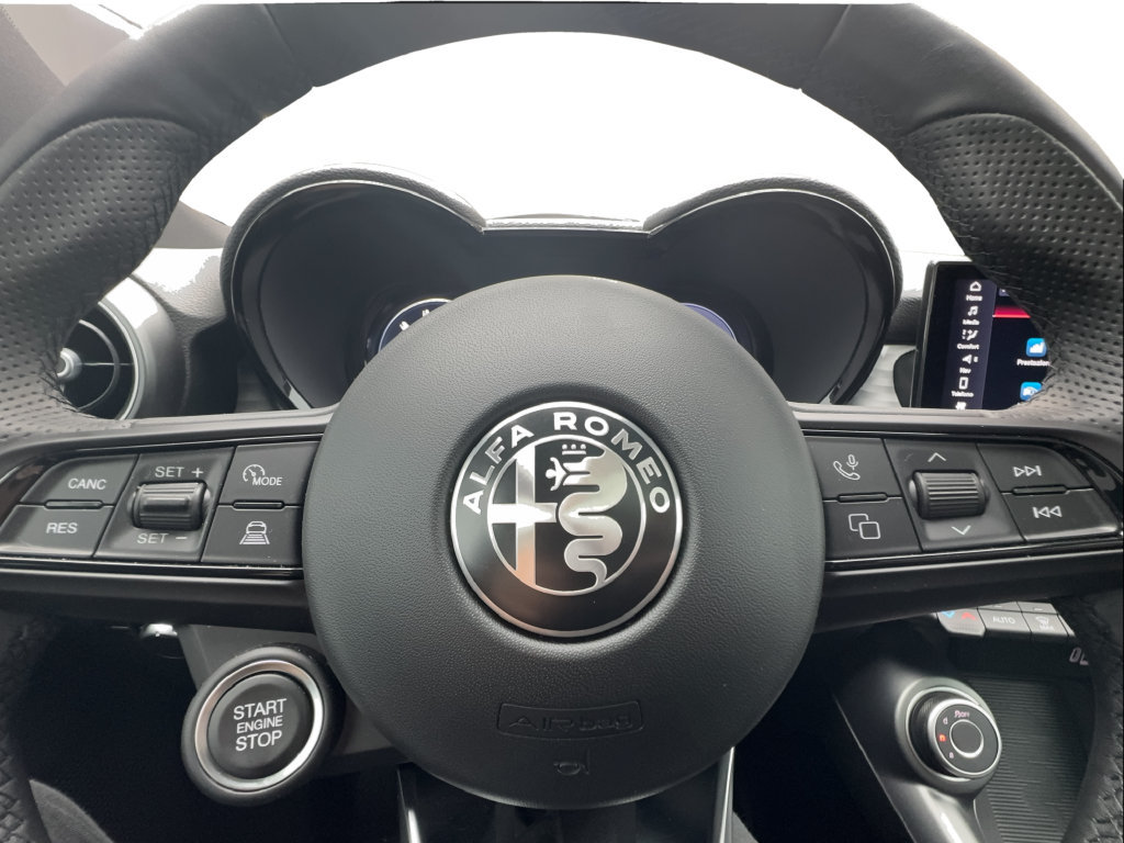 New 2026 Alfa Romeo Tonale w/ Black Premium Package AWD/4WD image 47