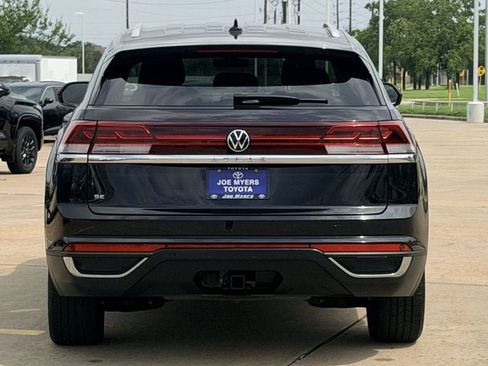 Used 2025 Volkswagen Atlas Cross Sport SE FWD image 8
